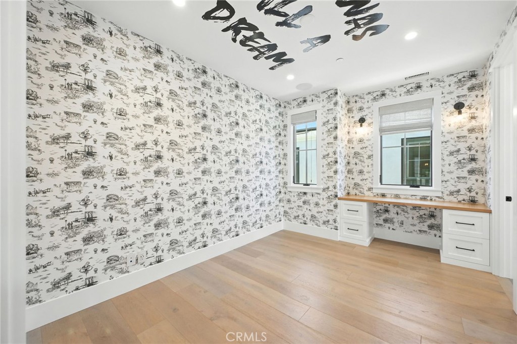 391 La Perle Place