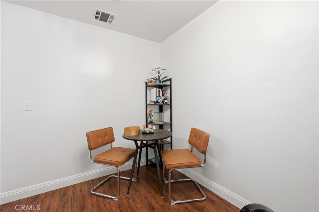 1547 S Westgate