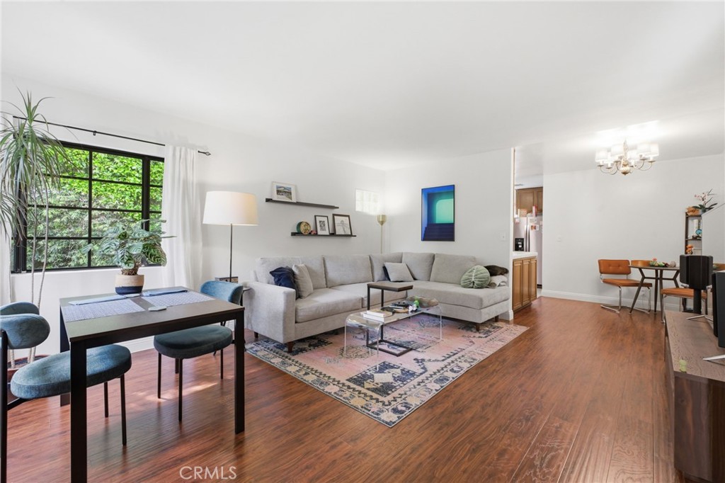 1547 S Westgate