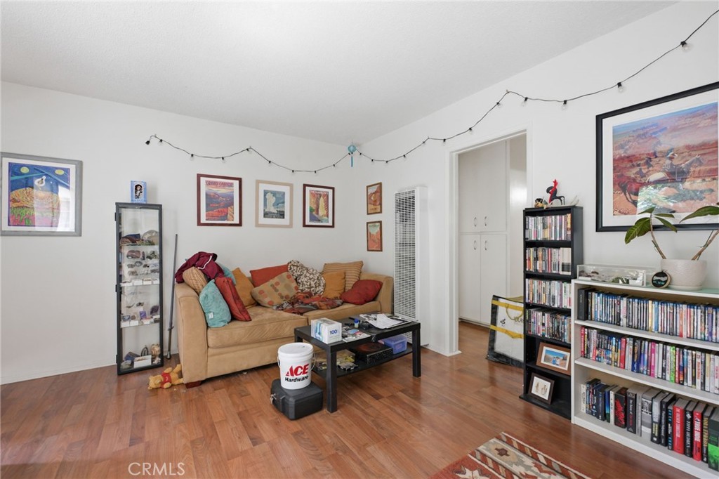 1547 S Westgate