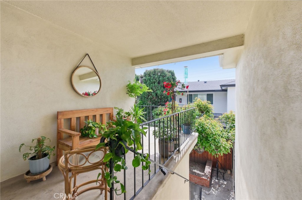 1547 S Westgate
