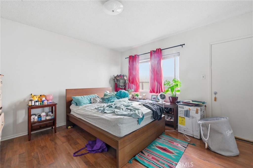 1547 S Westgate
