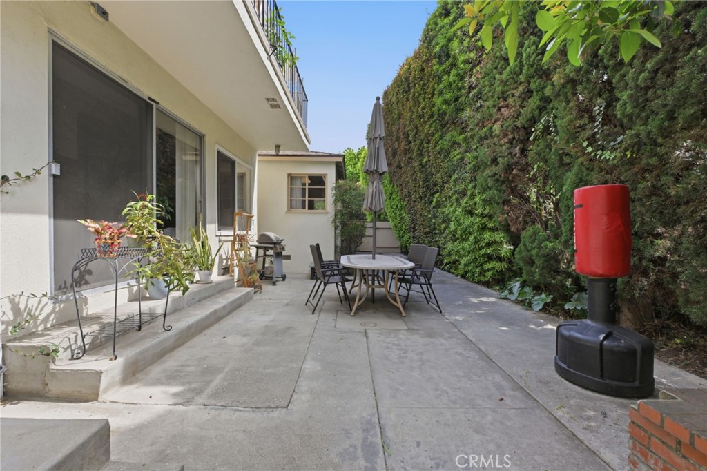 1547 S Westgate