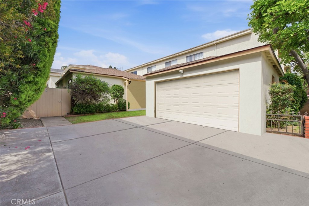 1547 S Westgate