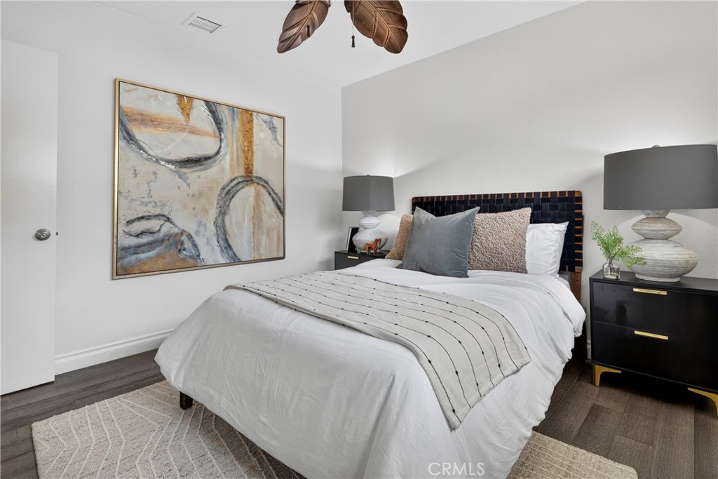 1030 E Oakmont