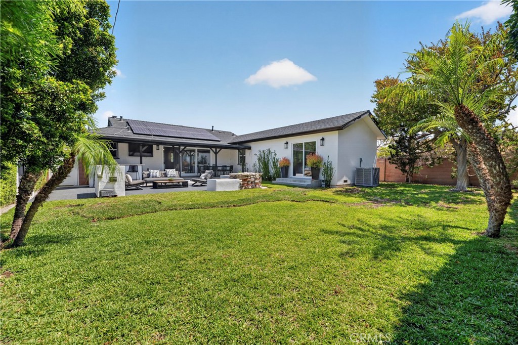 1030 E Oakmont