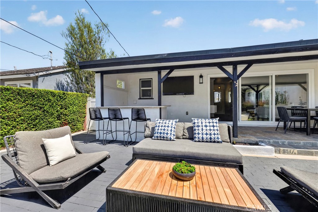 1030 E Oakmont