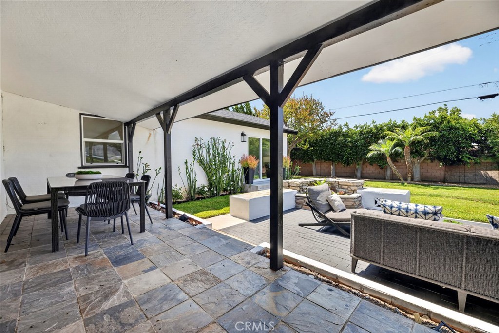 1030 E Oakmont
