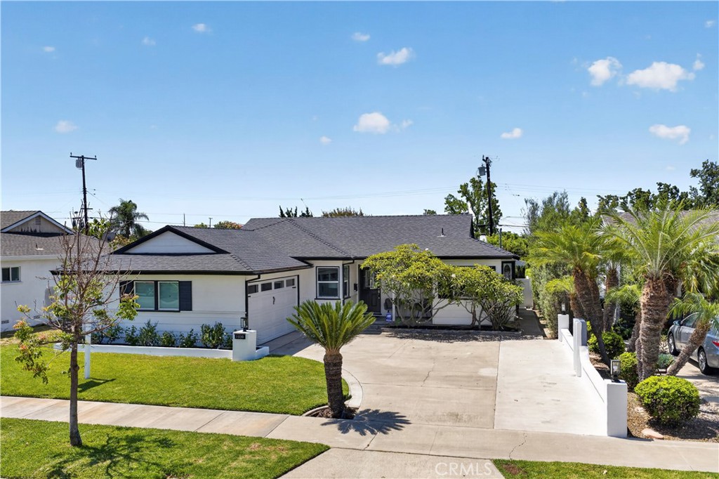 1030 E Oakmont