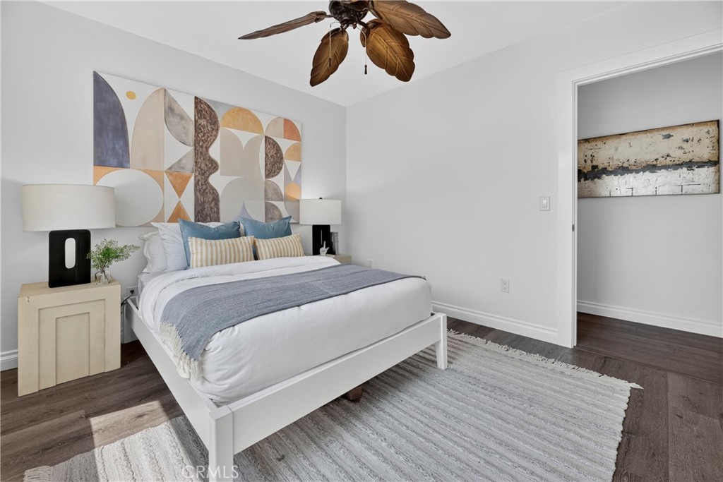 1030 E Oakmont