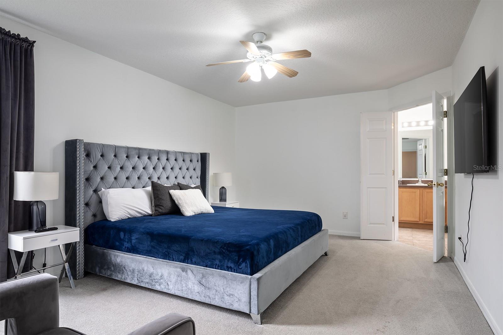 8562 LA ISLA DRIVE