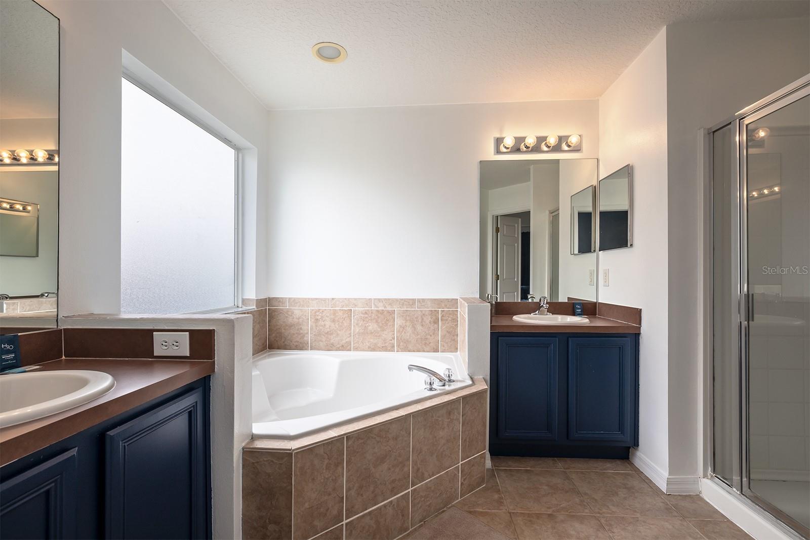8562 LA ISLA DRIVE