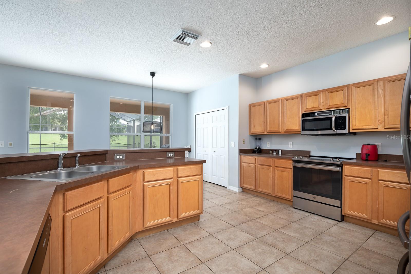 8562 LA ISLA DRIVE
