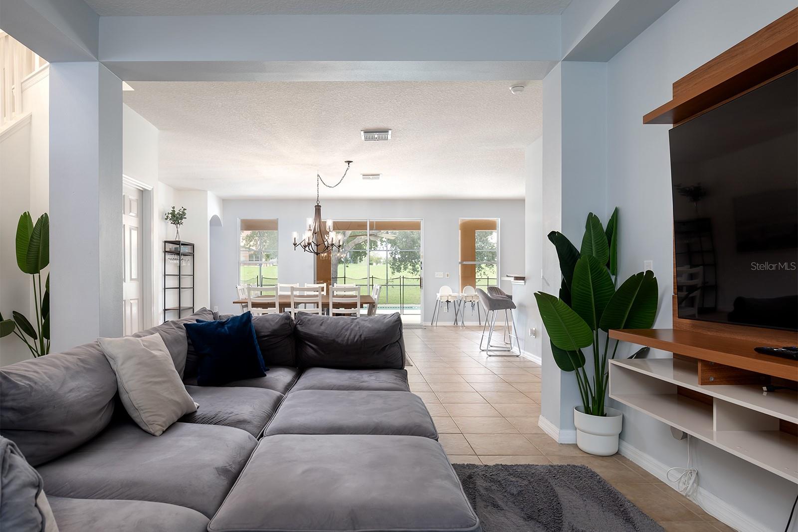 8562 LA ISLA DRIVE