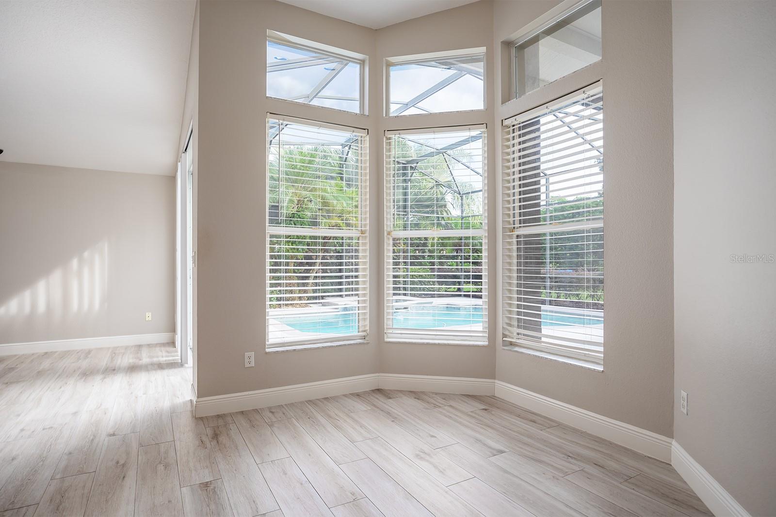 835 GROVESMERE LOOP