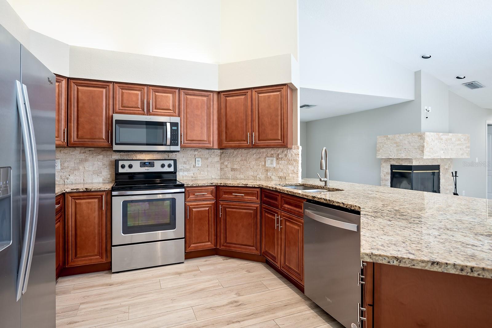 835 GROVESMERE LOOP