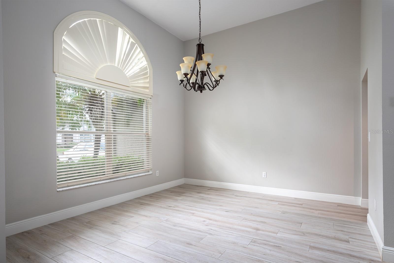 835 GROVESMERE LOOP