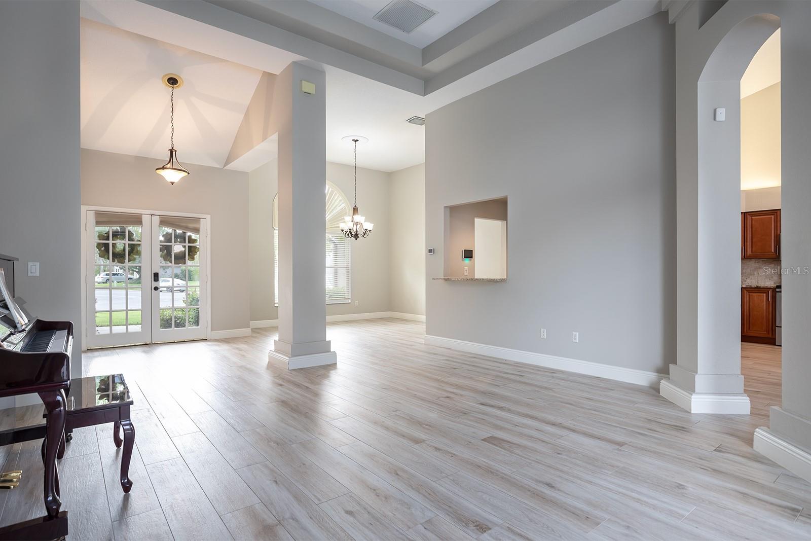835 GROVESMERE LOOP
