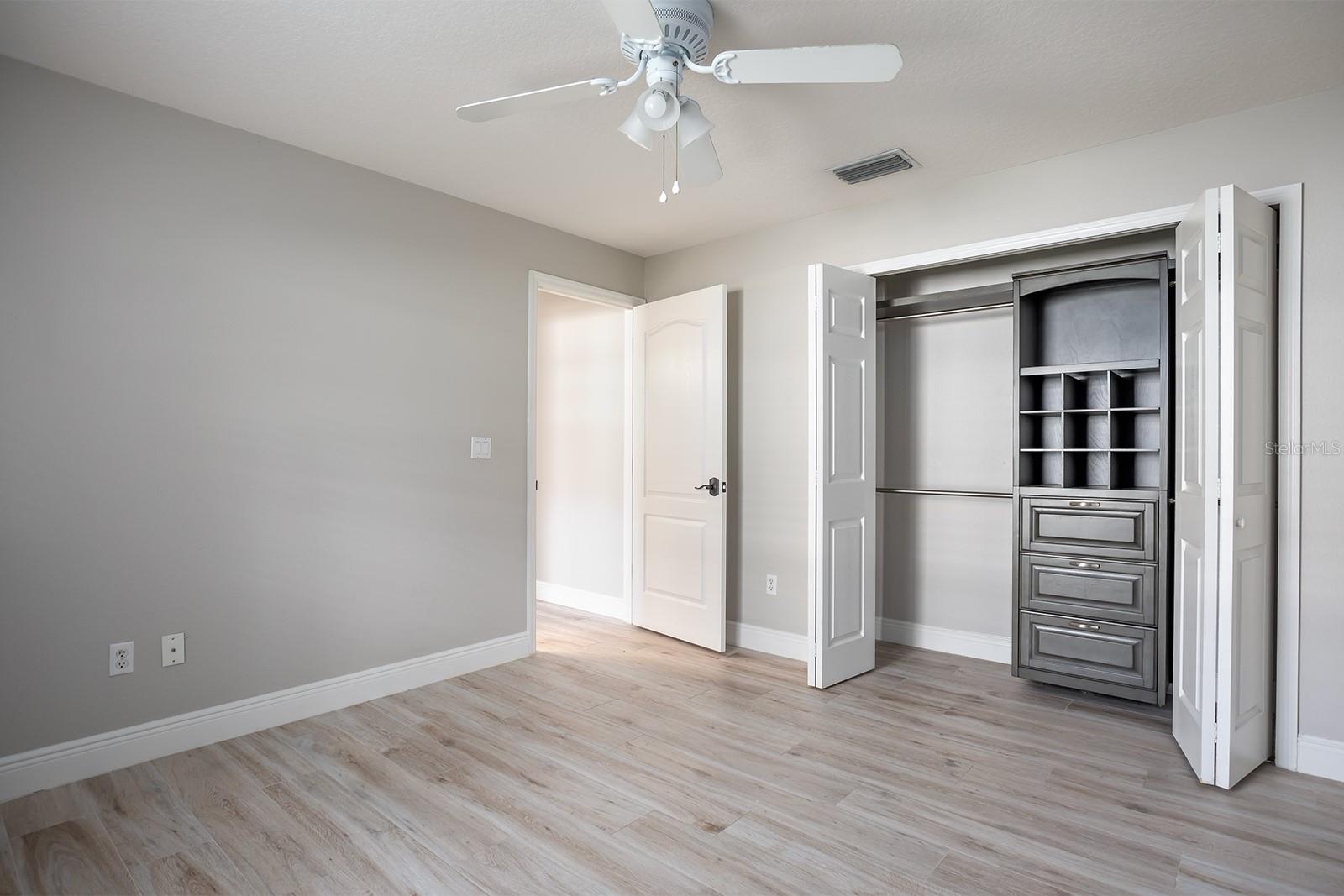 835 GROVESMERE LOOP