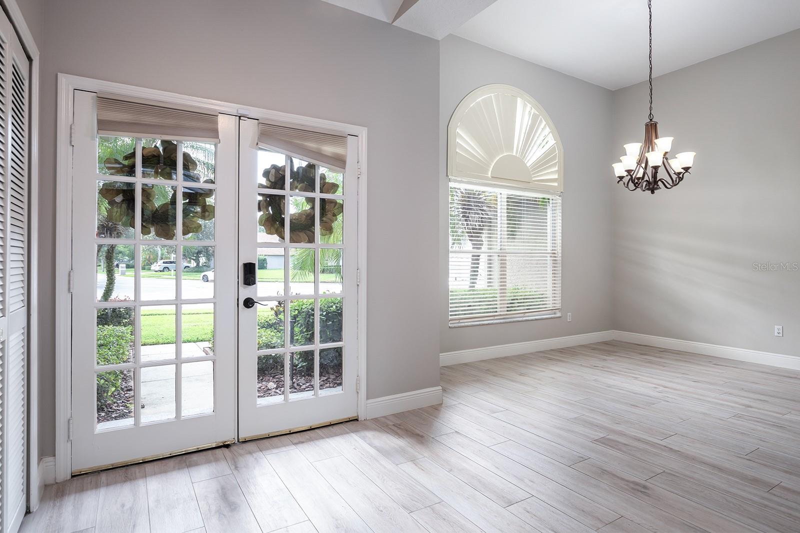 835 GROVESMERE LOOP