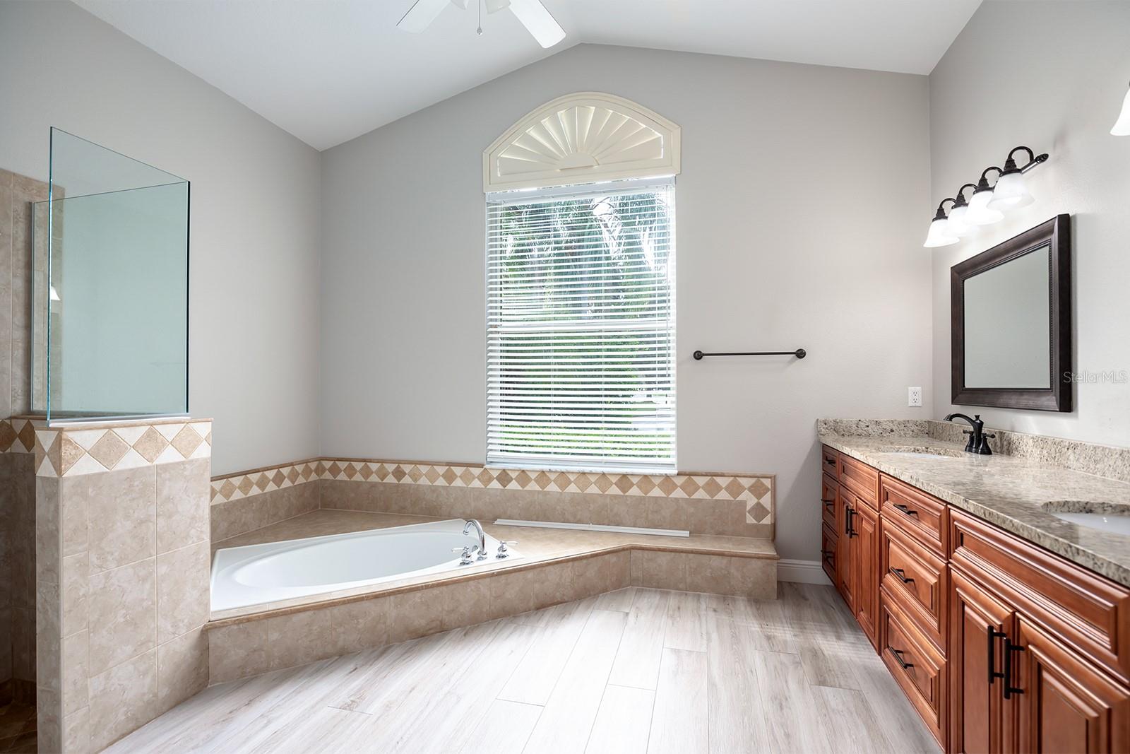 835 GROVESMERE LOOP