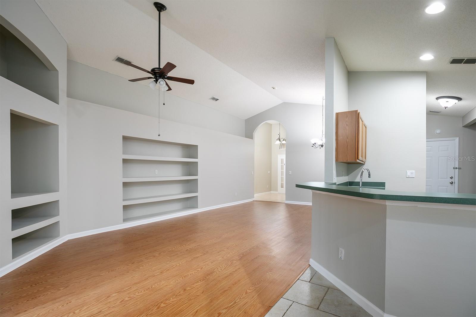 2822 MAYFLOWER LOOP