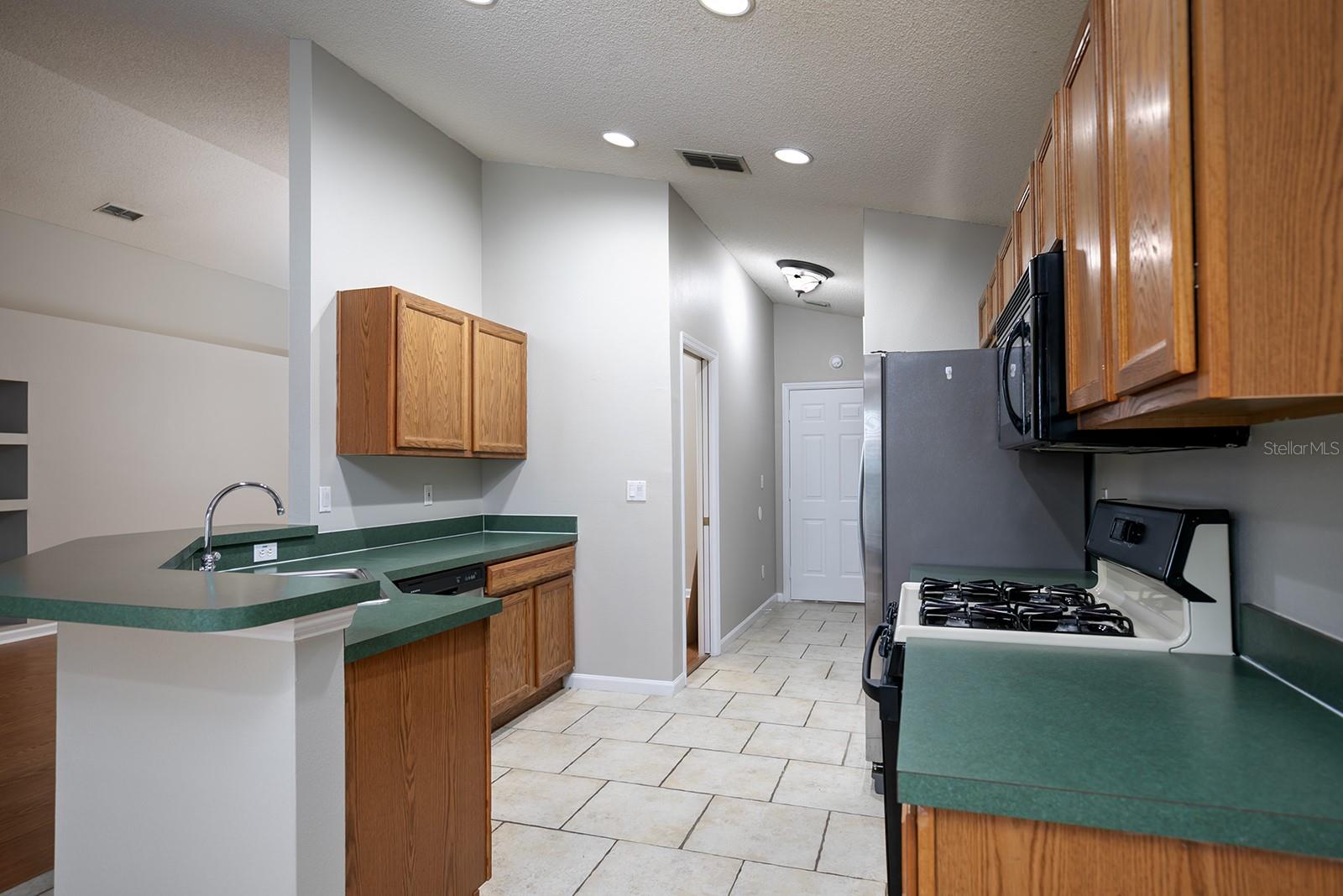 2822 MAYFLOWER LOOP