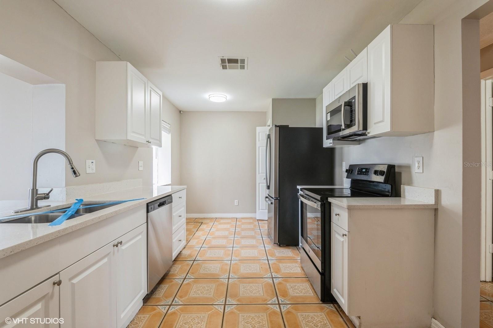 507 GLADE COURT