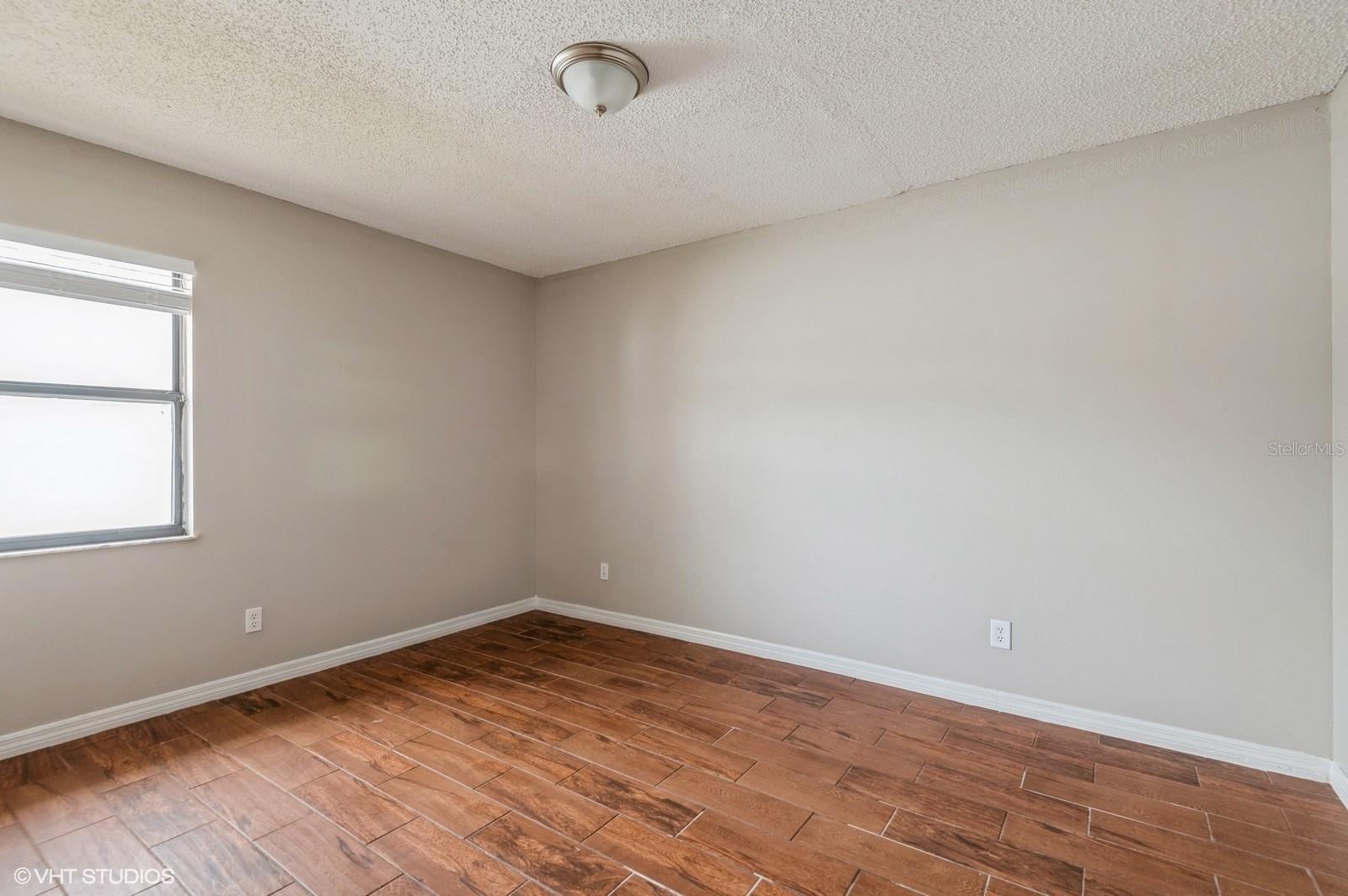 507 GLADE COURT