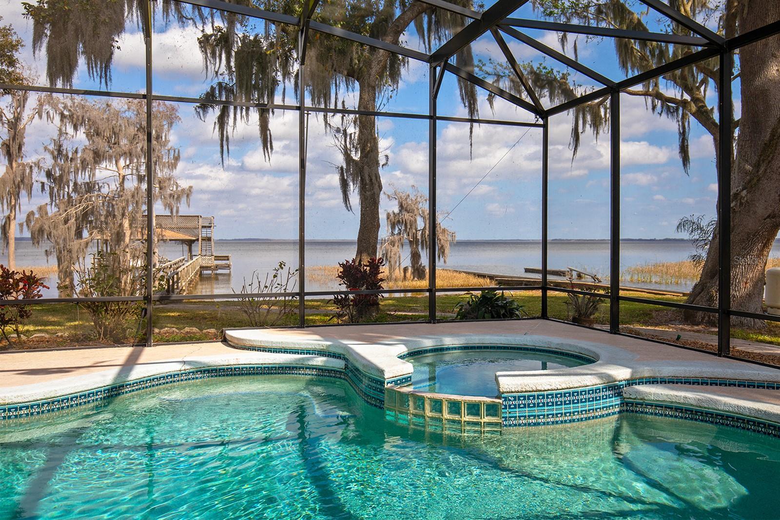 8215 LAKESIDE DR
