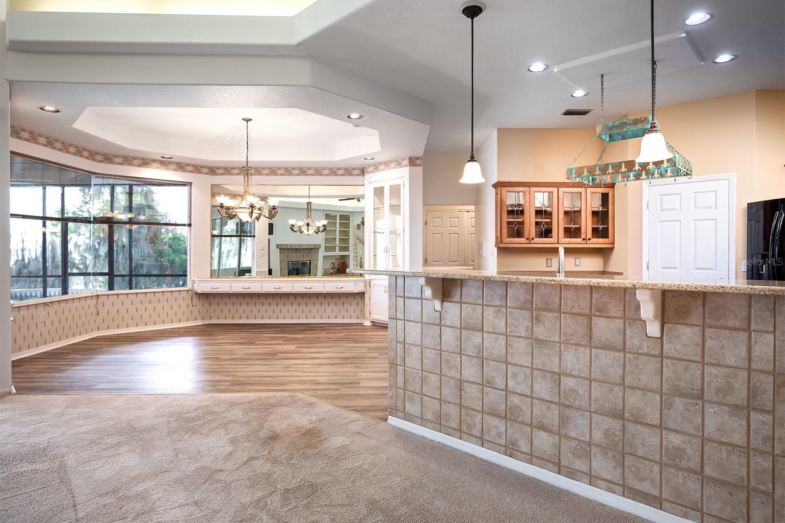 8215 LAKESIDE DR