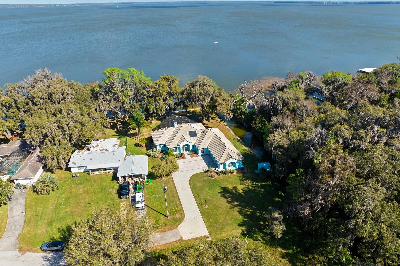 8215 LAKESIDE DR