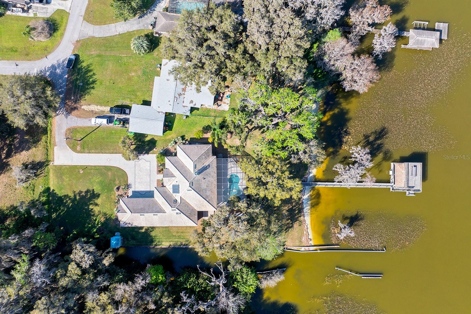 8215 LAKESIDE DR