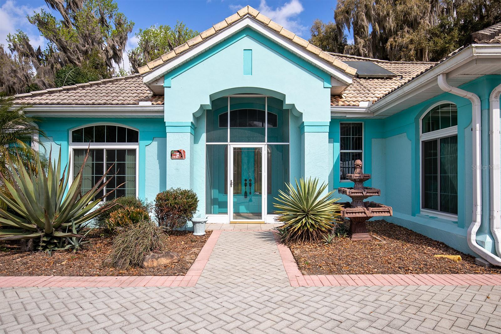 8215 LAKESIDE DR