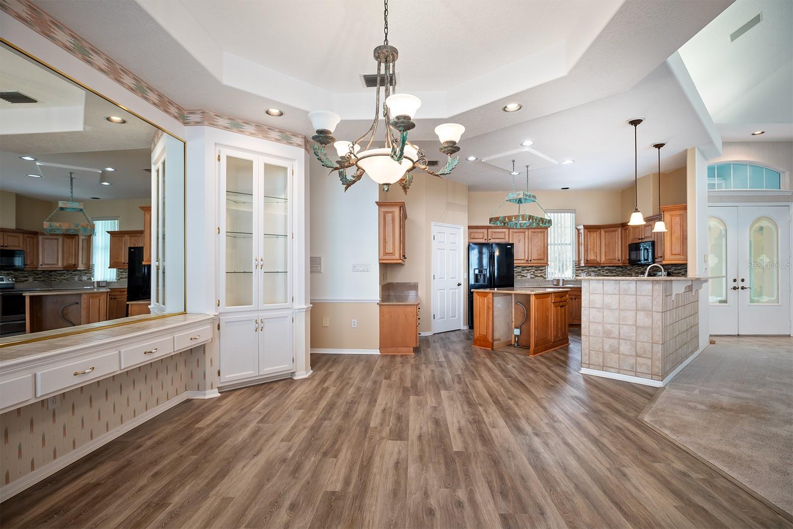 8215 LAKESIDE DR
