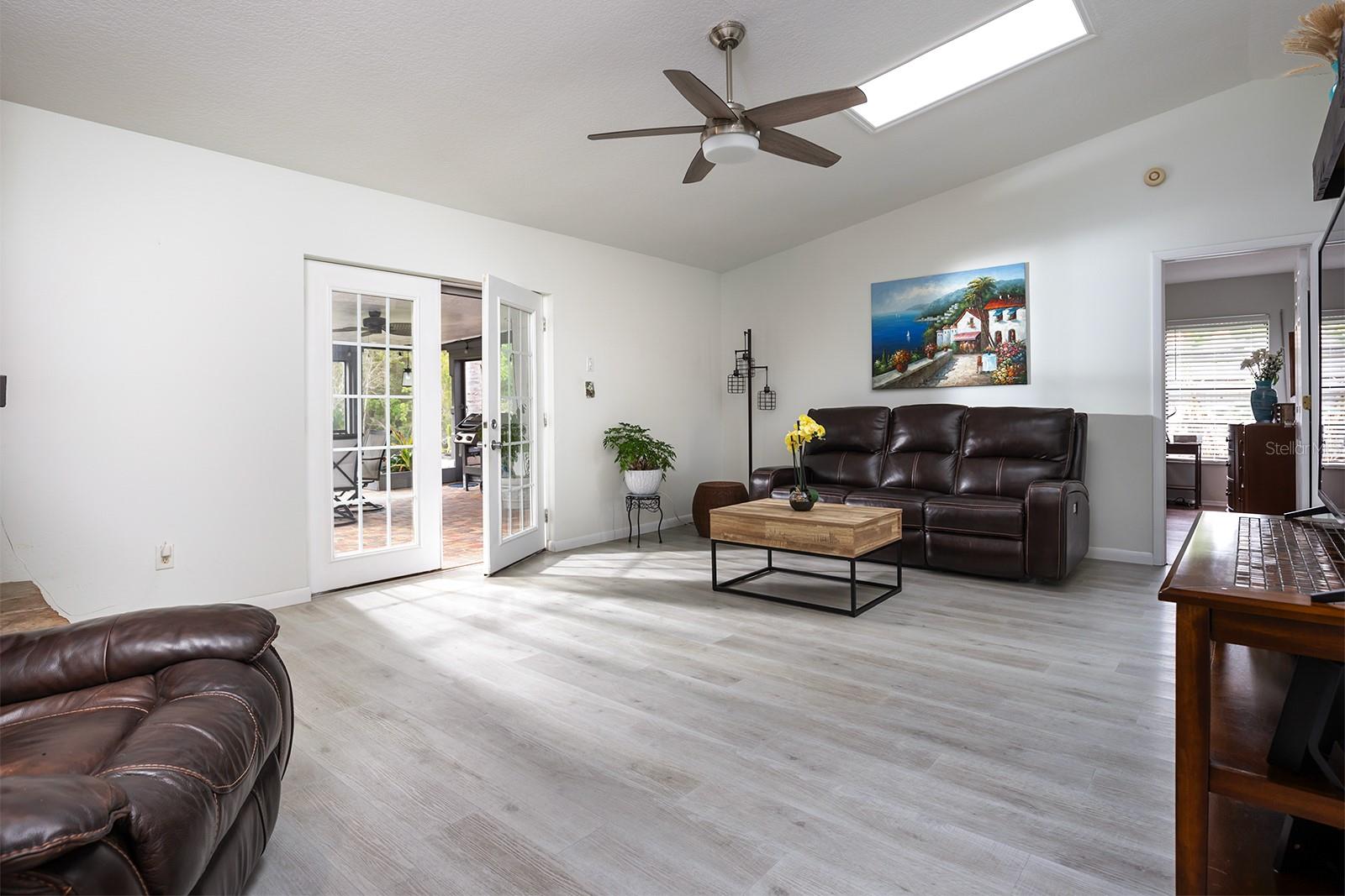 548 PINESONG DR