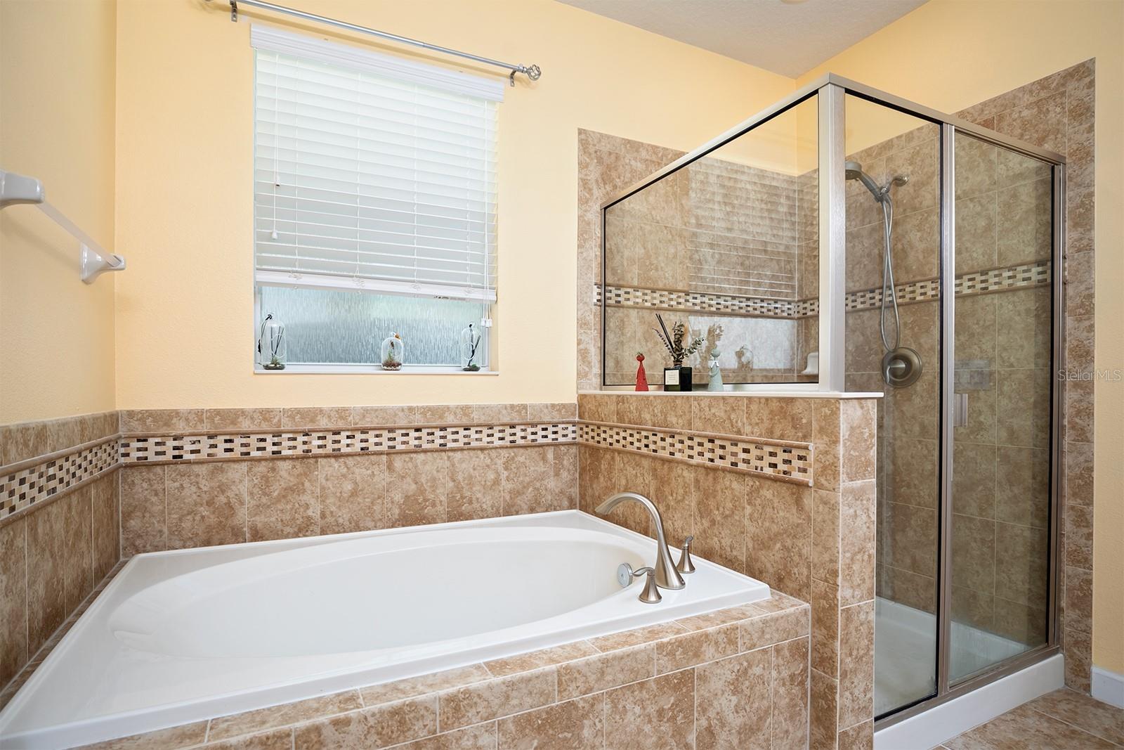 6164 MERIWETHER CRES
