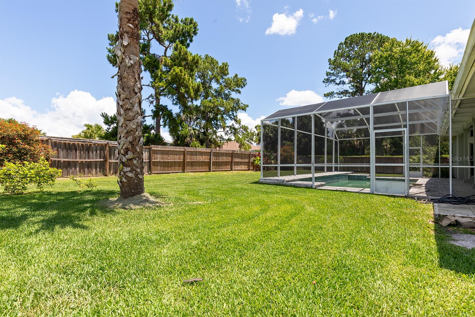 290 LESLIE LN