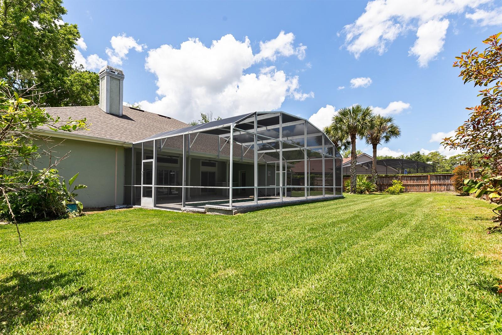 290 LESLIE LN