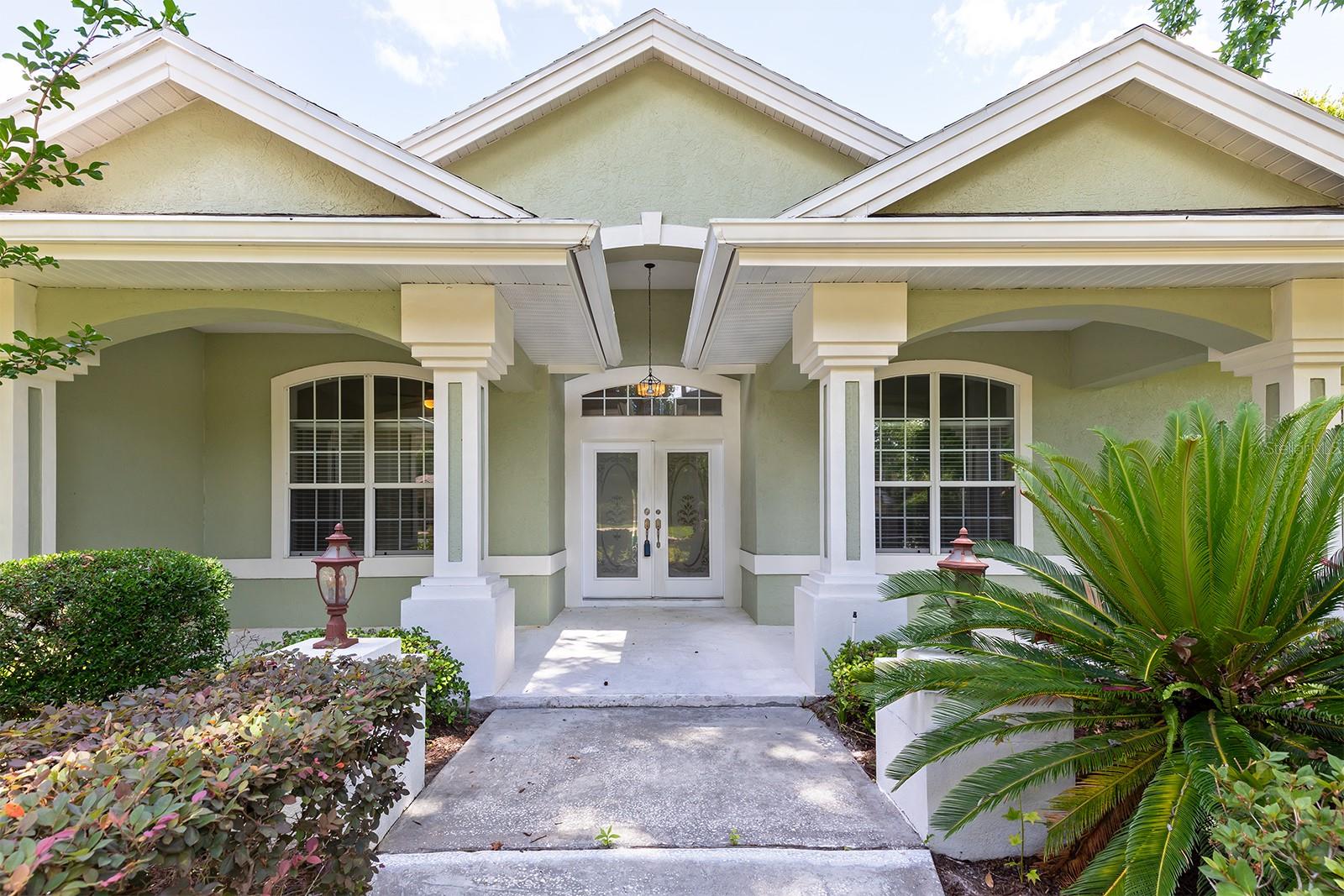 290 LESLIE LN