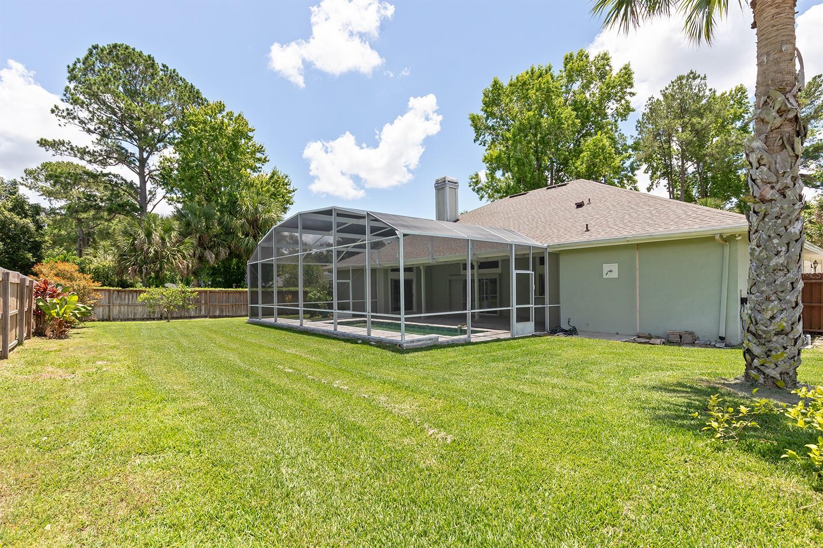 290 LESLIE LN