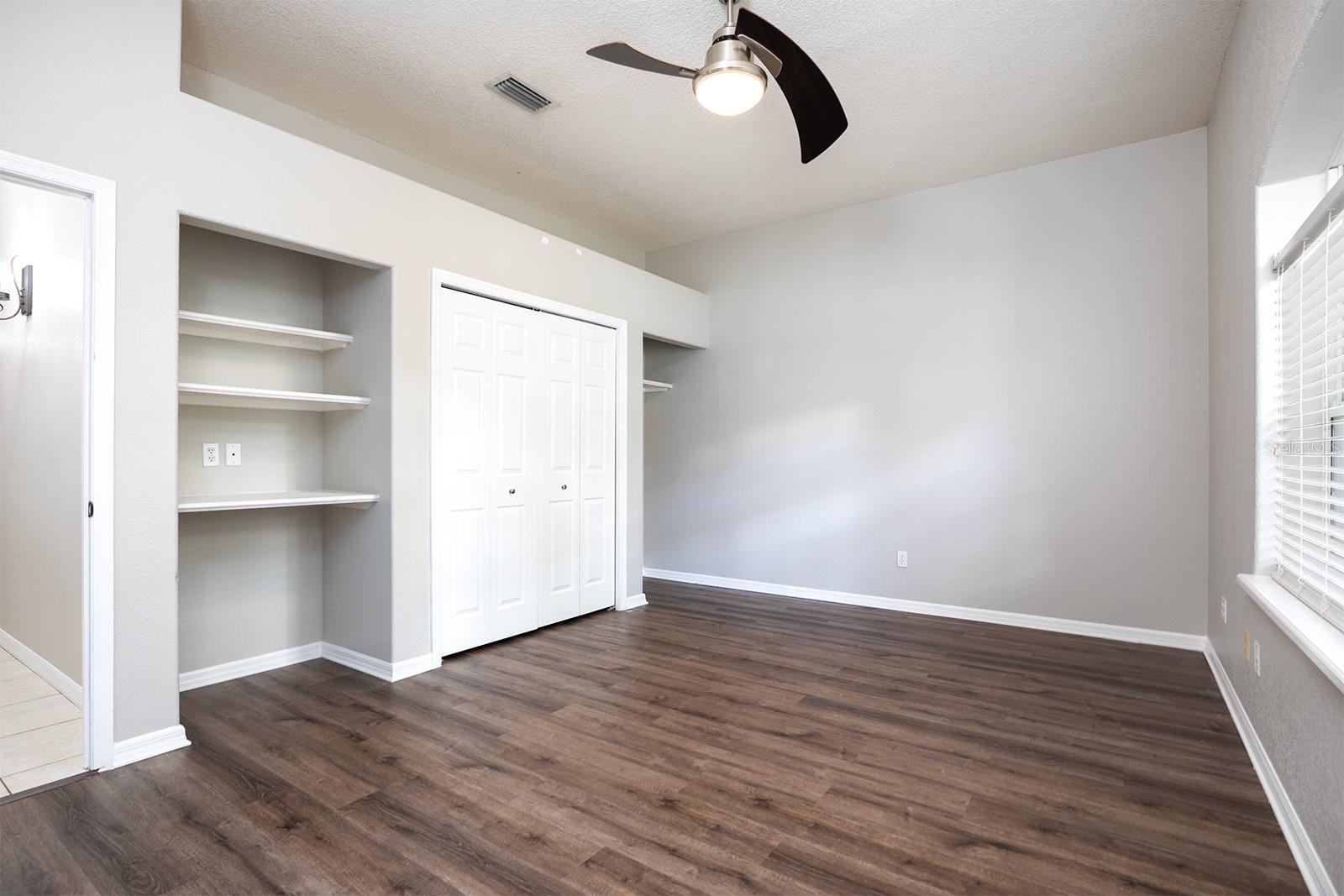 290 LESLIE LN