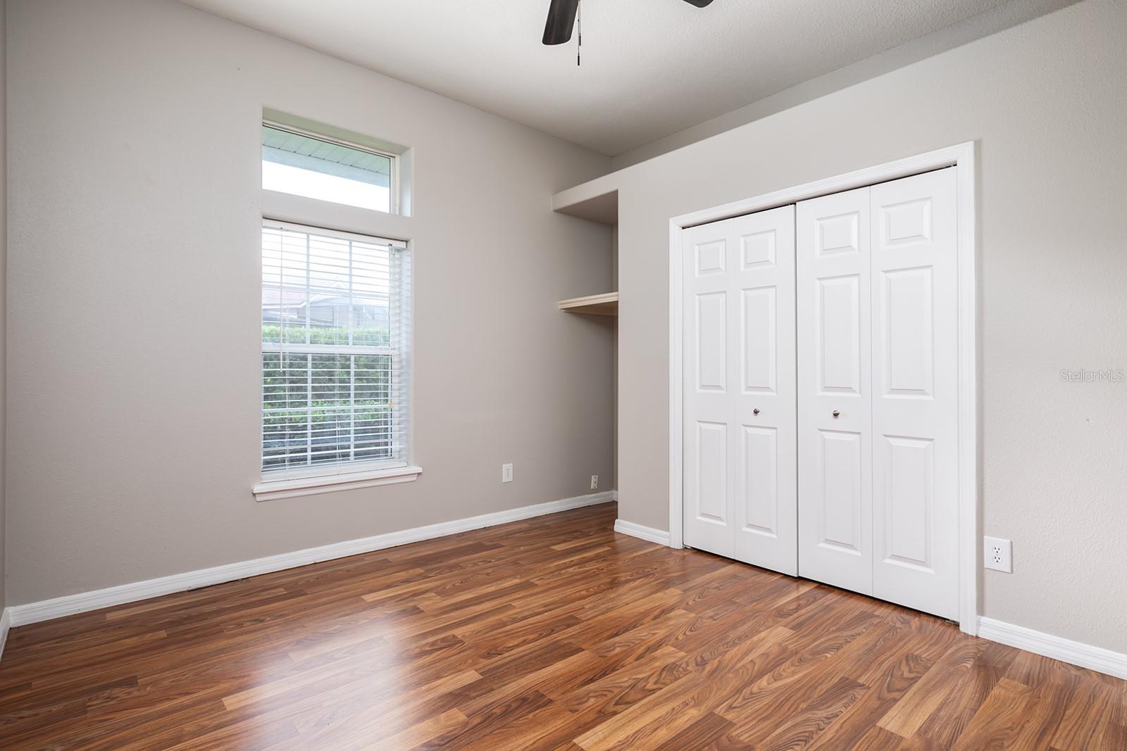 290 LESLIE LN