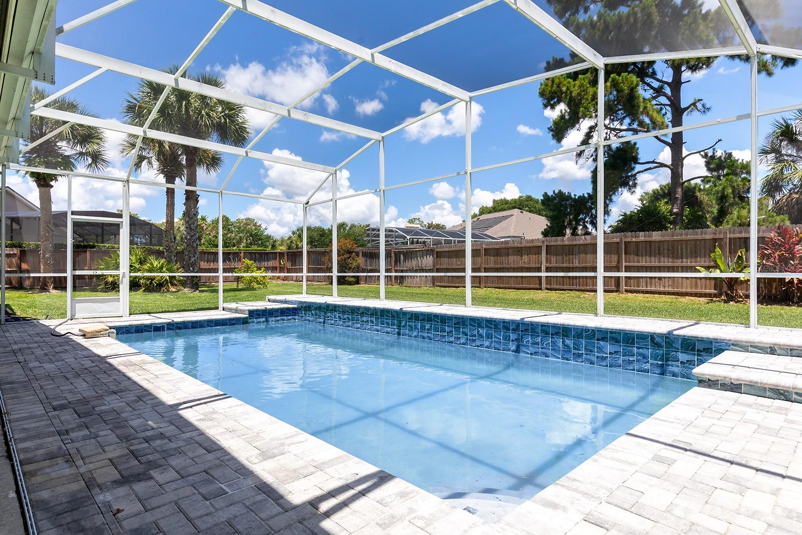 290 LESLIE LN