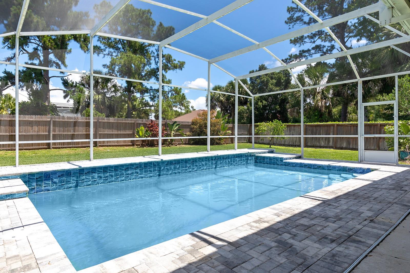 290 LESLIE LN