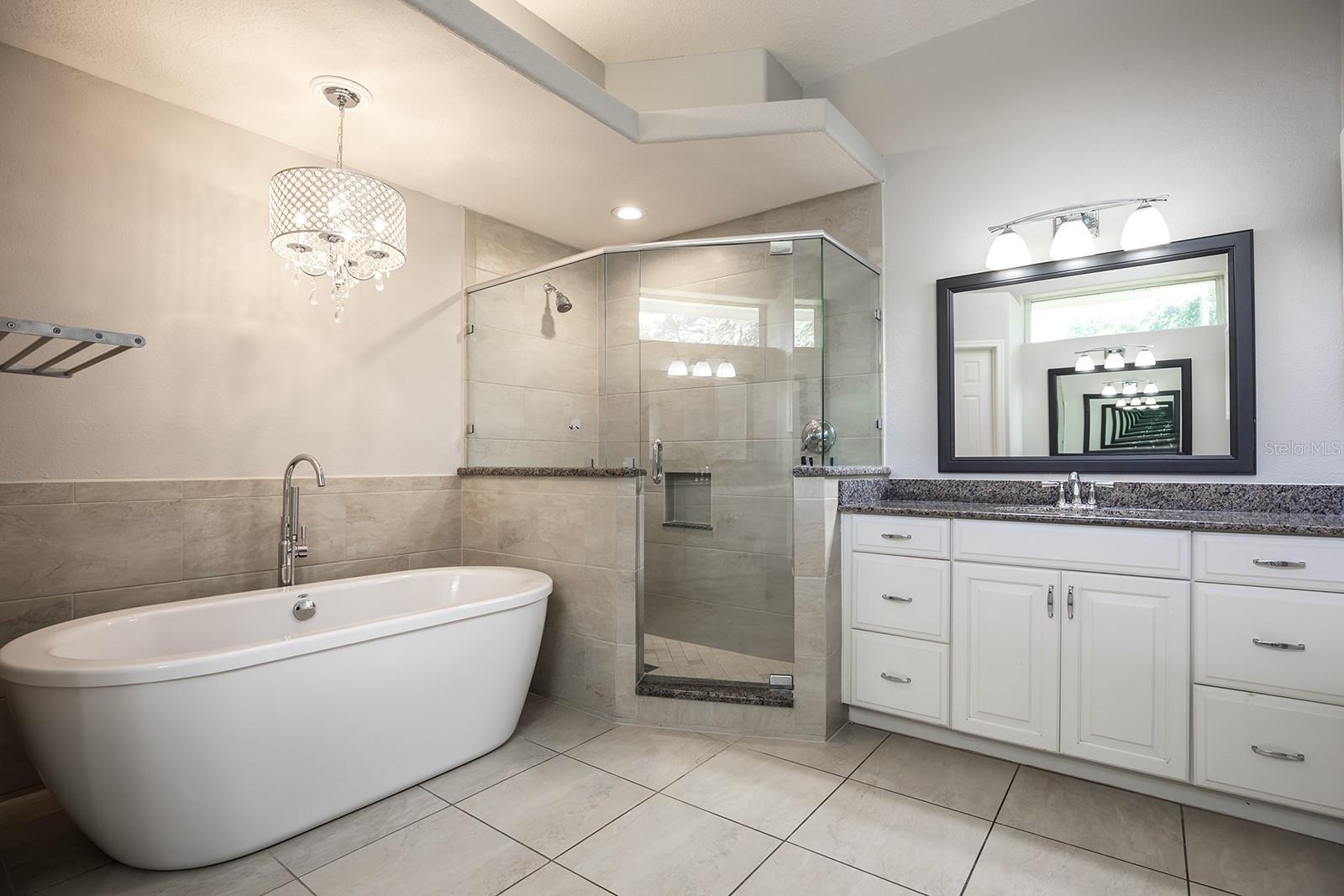 290 LESLIE LN