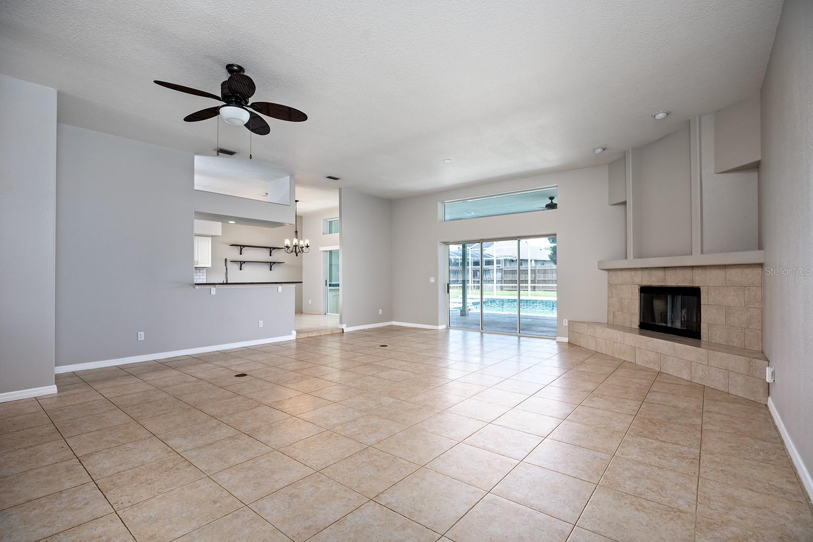 290 LESLIE LN