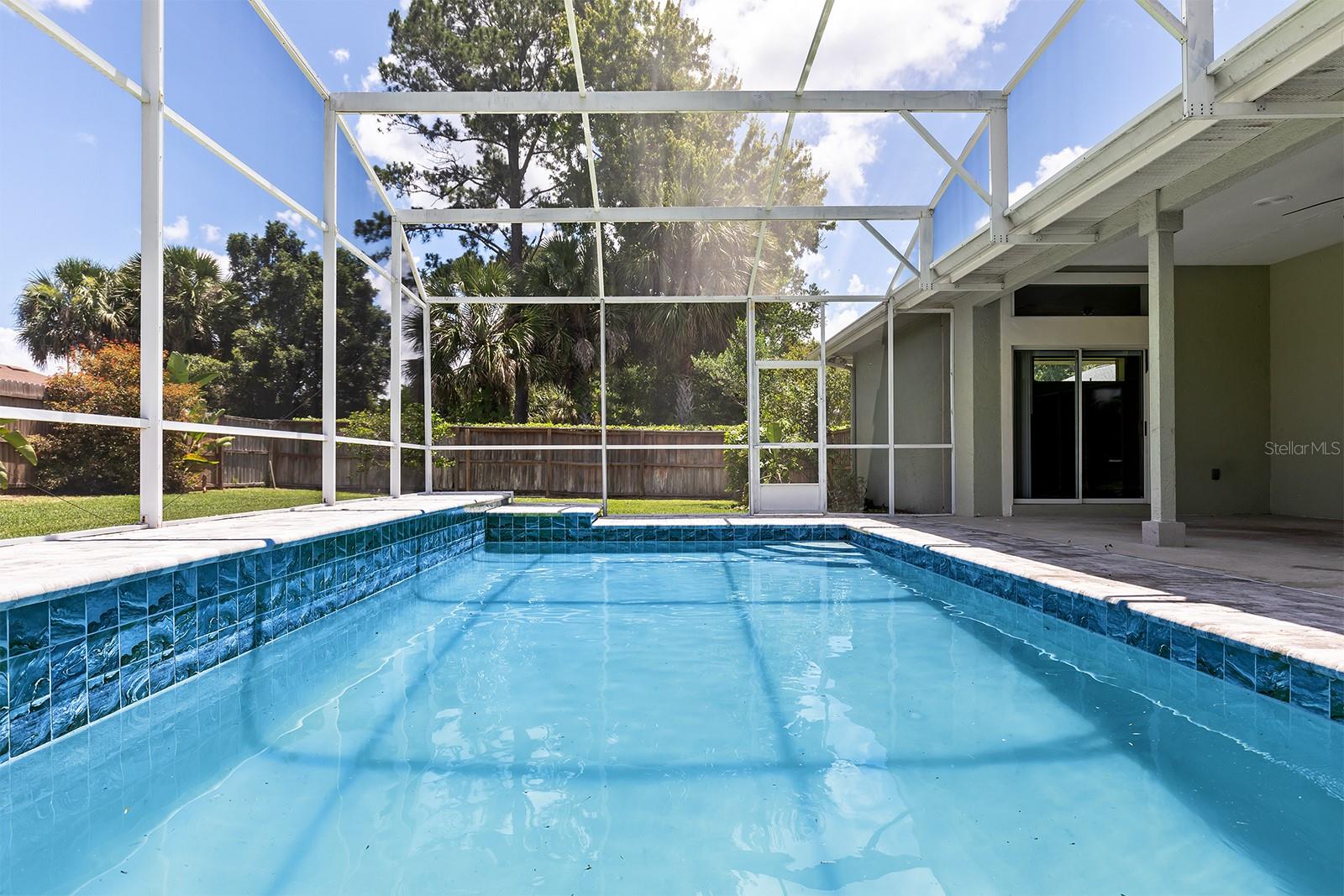 290 LESLIE LN