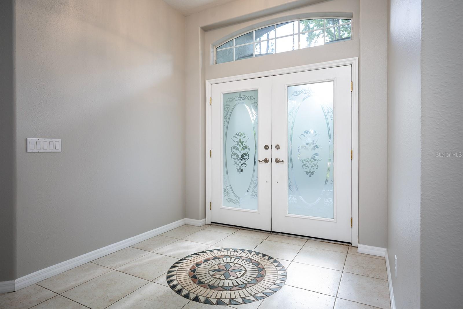 290 LESLIE LN