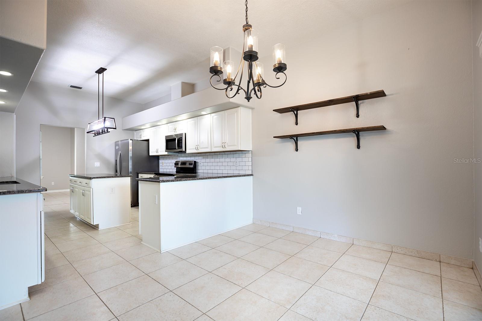 290 LESLIE LN